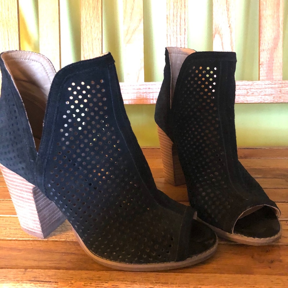 Lucky brand peep toe black suede shoe cut out